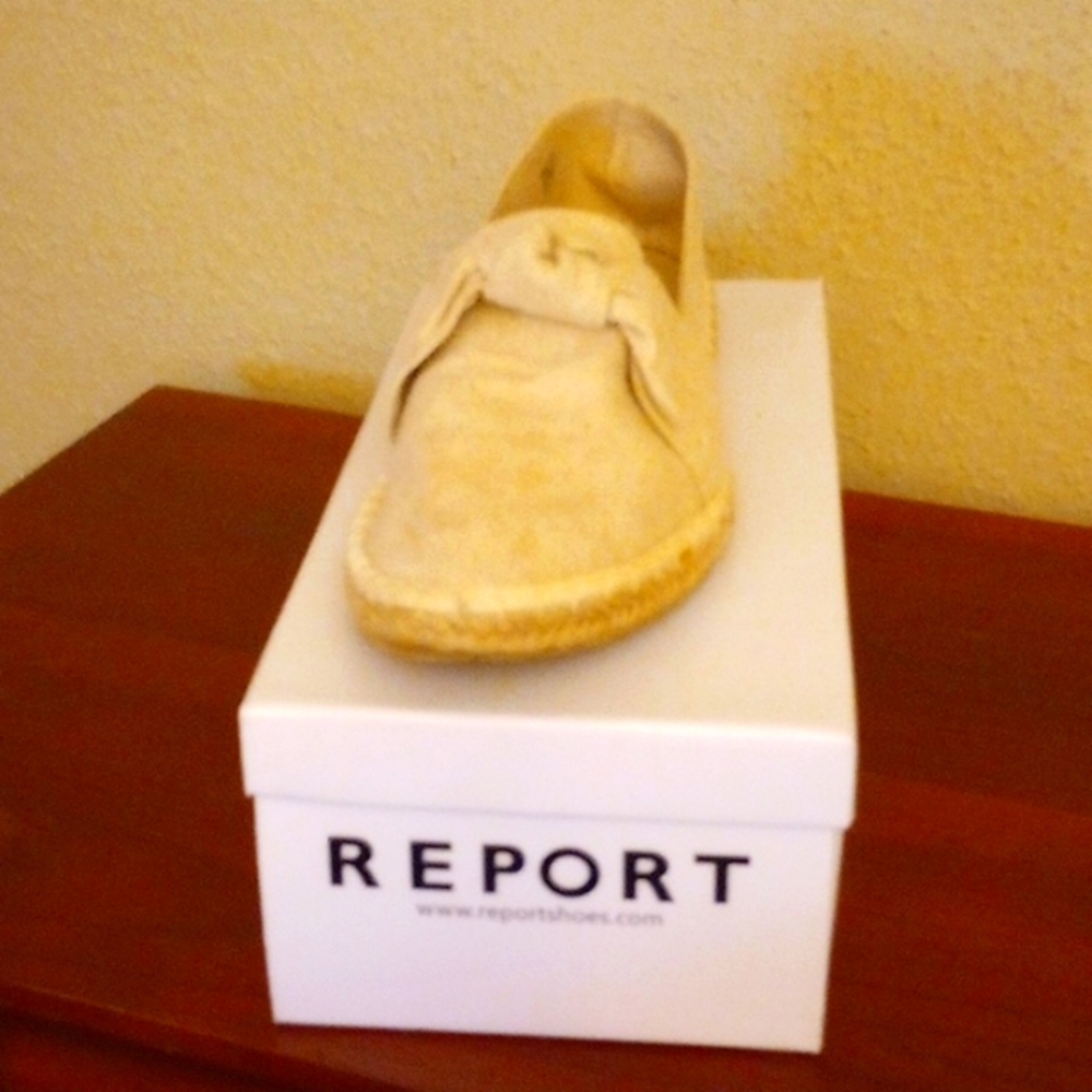 Shoe - Picture 2 of 6